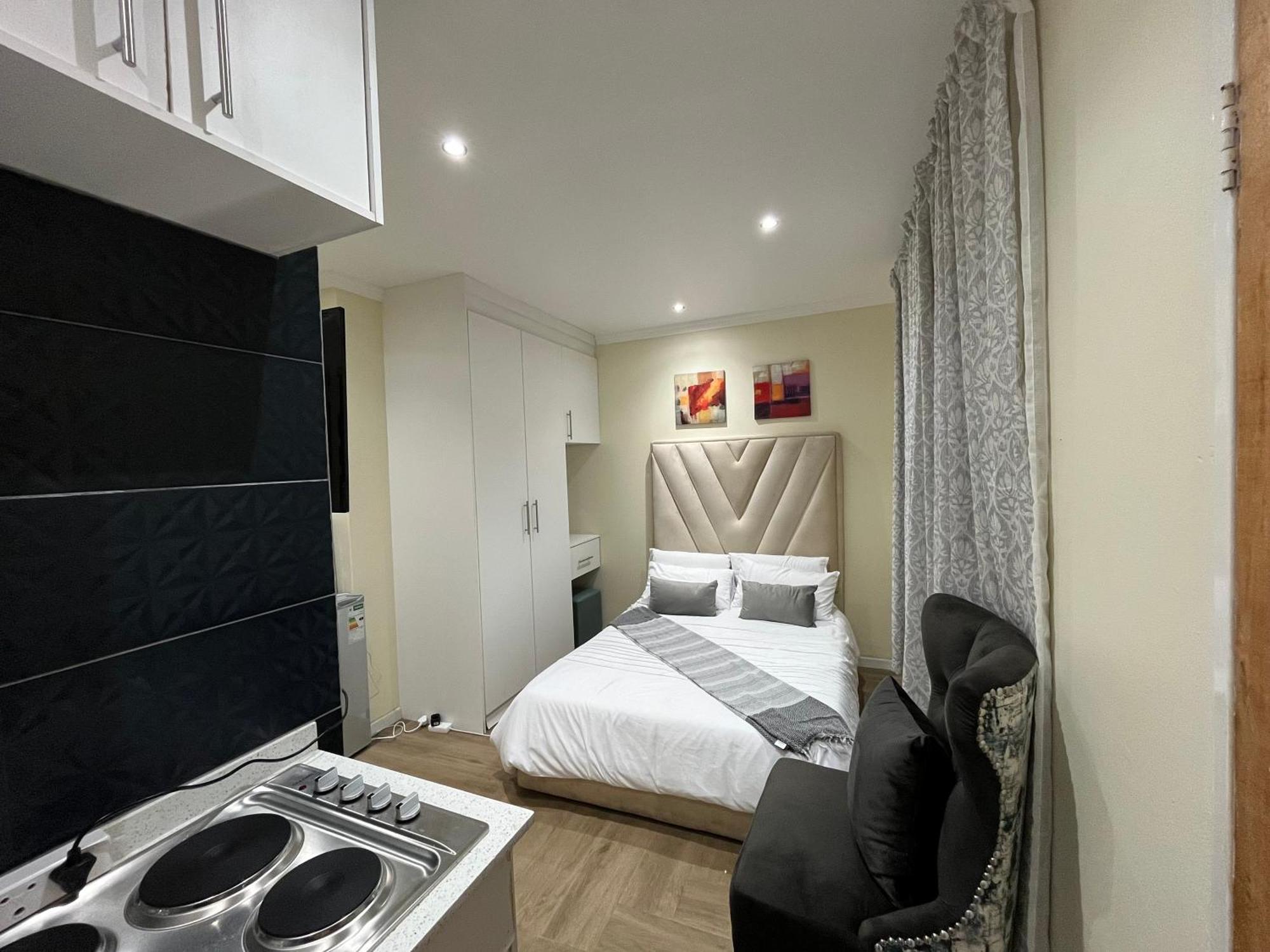 The Benjamin Accomodation Edenvale Bagian luar foto